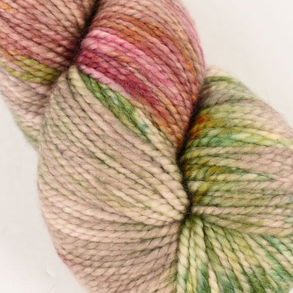 KRAEO Uncle Mulberry Worsted Yarn SW Merino Mulberry Silk Hand-Dyed Dried Flower - Picture 2 of 3
